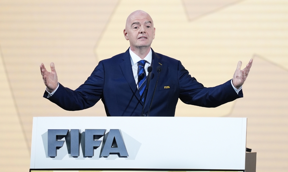 这使得他对 这使得他对